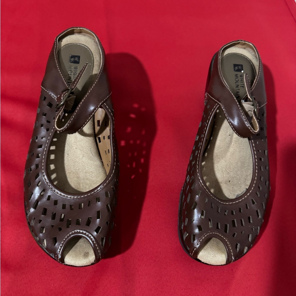 White Mountain Brown Peep Toe Sandals